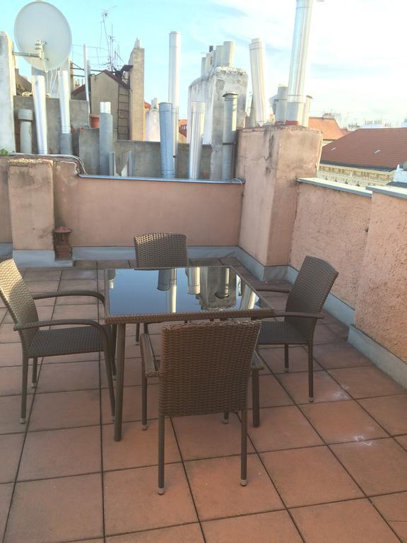 Penthouse Apartment In Vinohrady プラハ エクステリア 写真